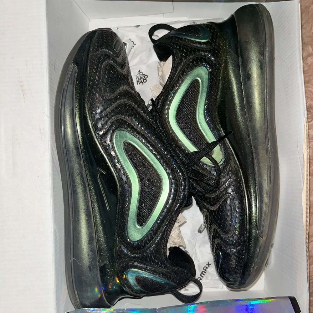 Nike Air Max 720 (7Y/8.5 W)